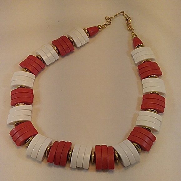 Vintage Red & White Mod Plastic Necklace--38 - Picture 3 of 4